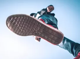 Zapatillas y sandalias con suelas antideslizantes para actividades acuáticas y deportivas en Decathlon